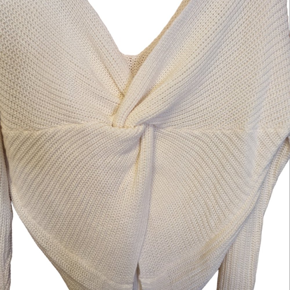 Love Tree White V-Neck  Sweater Size: S - Picture 8 of 16
